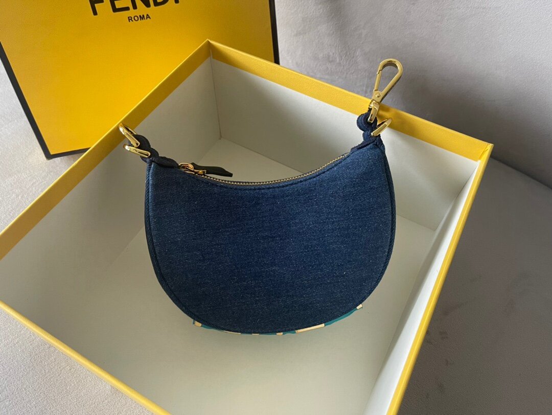 FENDI Nano Fendigraphy 16.5 14 5cm